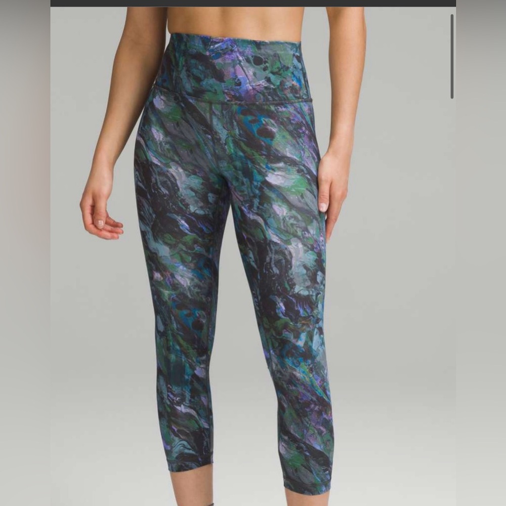 Lululemon Wunder Train High-Rise Crop 23"
Molten Flash Green Multi